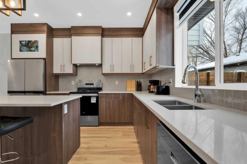 216 99 Avenue Se, Calgary, AB - Indoor Photo Showing Kitchen With Double Sink