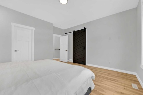 216 99 Avenue Se, Calgary, AB - Indoor Photo Showing Bedroom