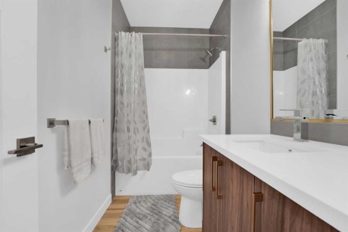 216 99 Avenue Se, Calgary, AB - Indoor Photo Showing Bathroom