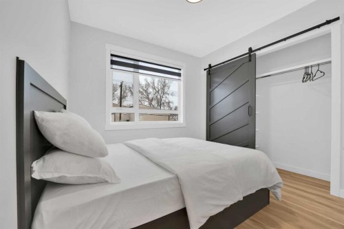 216 99 Avenue Se, Calgary, AB - Indoor Photo Showing Bedroom