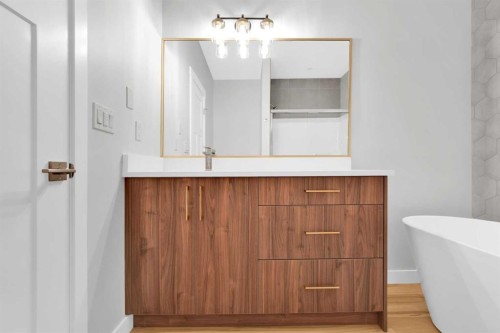 216 99 Avenue Se, Calgary, AB - Indoor Photo Showing Bathroom