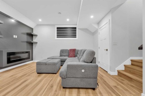 216 99 Avenue Se, Calgary, AB - Indoor With Fireplace