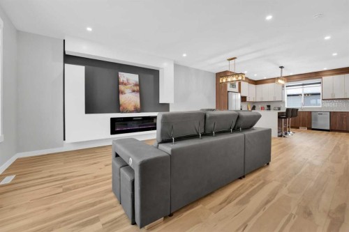 216 99 Avenue Se, Calgary, AB - Indoor Photo Showing Living Room