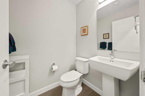 512 Drake Landing Wynd, Okotoks, AB - Indoor Photo Showing Bathroom