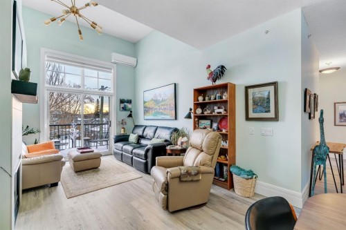 304-518 33 Street Nw, Calgary, AB - Indoor Photo Showing Living Room