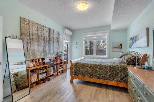 304-518 33 Street Nw, Calgary, AB - Indoor Photo Showing Bedroom