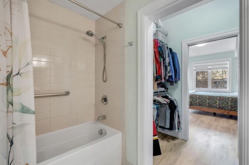 304-518 33 Street Nw, Calgary, AB - Indoor Photo Showing Bathroom