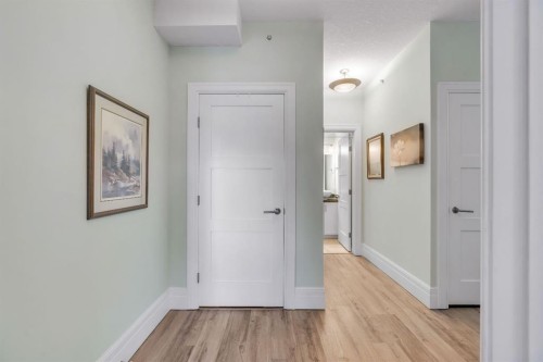 304-518 33 Street Nw, Calgary, AB - Indoor Photo Showing Other Room