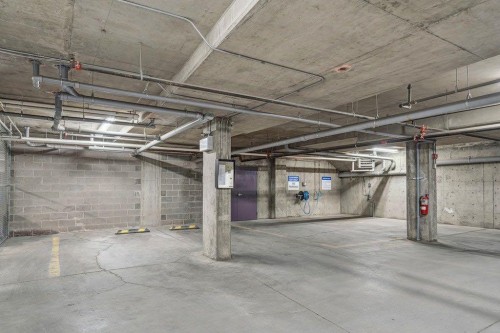 304-518 33 Street Nw, Calgary, AB - Indoor Photo Showing Garage