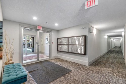 304-518 33 Street Nw, Calgary, AB - Indoor Photo Showing Other Room