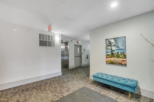 304-518 33 Street Nw, Calgary, AB - Indoor Photo Showing Other Room