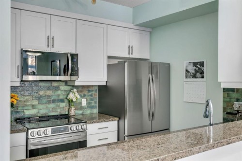 304-518 33 Street Nw, Calgary, AB - Indoor Photo Showing Kitchen With Stainless Steel Kitchen