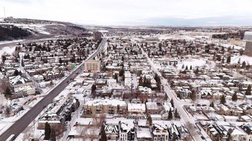 304-518 33 Street Nw, Calgary, AB - Outdoor With View