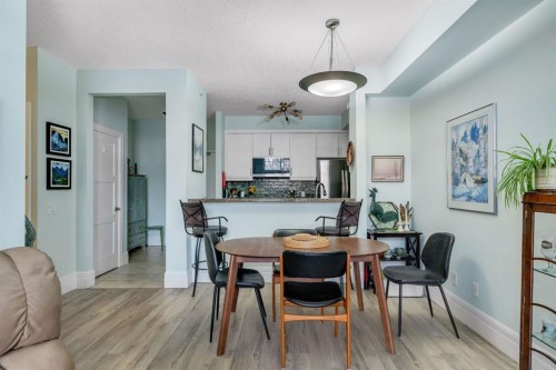 304-518 33 Street Nw, Calgary, AB - Indoor Photo Showing Dining Room