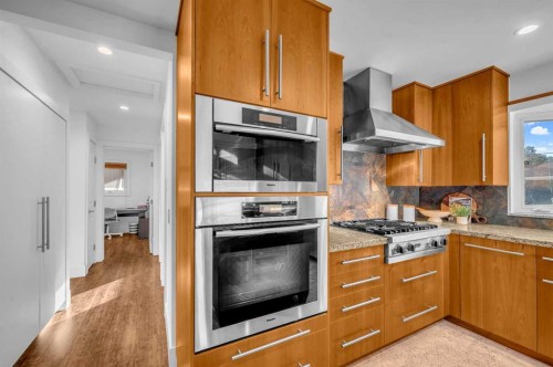 10012 Willowview Road Se, Calgary, AB - Indoor Photo Showing Kitchen