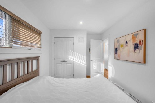 10012 Willowview Road Se, Calgary, AB - Indoor Photo Showing Bedroom