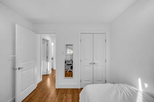 10012 Willowview Road Se, Calgary, AB - Indoor Photo Showing Bedroom