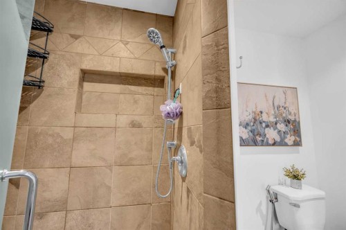 10012 Willowview Road Se, Calgary, AB - Indoor Photo Showing Bathroom