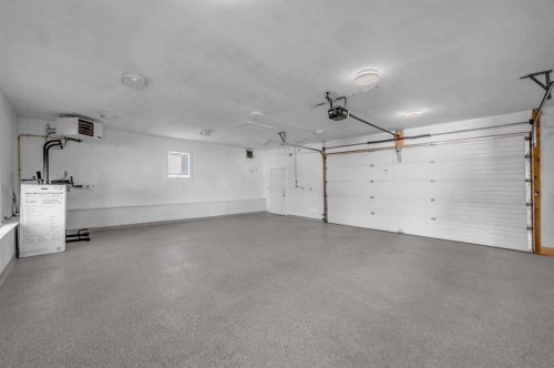 10012 Willowview Road Se, Calgary, AB - Indoor Photo Showing Garage
