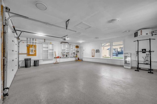 10012 Willowview Road Se, Calgary, AB - Indoor Photo Showing Garage