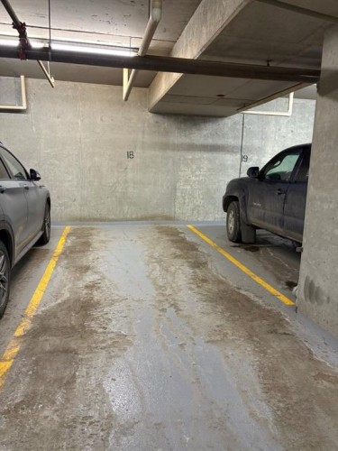 10-21 Mckenzie Towne Gate Se, Calgary, AB - Indoor Photo Showing Garage