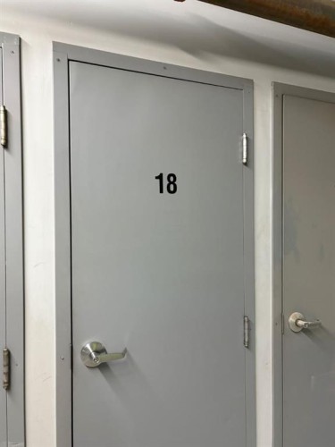 10-21 Mckenzie Towne Gate Se, Calgary, AB - Indoor Photo Showing Bathroom