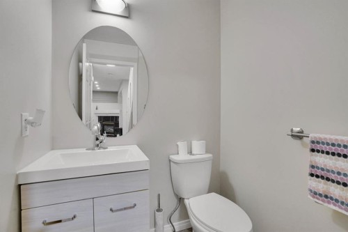 58 Lakeview Bay, Chestermere, AB - Indoor Photo Showing Bathroom