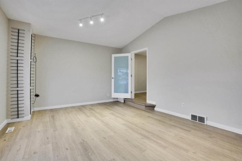 58 Lakeview Bay, Chestermere, AB - Indoor Photo Showing Other Room