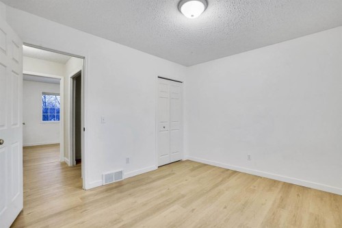 58 Lakeview Bay, Chestermere, AB - Indoor Photo Showing Other Room