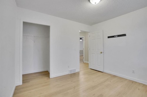 58 Lakeview Bay, Chestermere, AB - Indoor Photo Showing Other Room