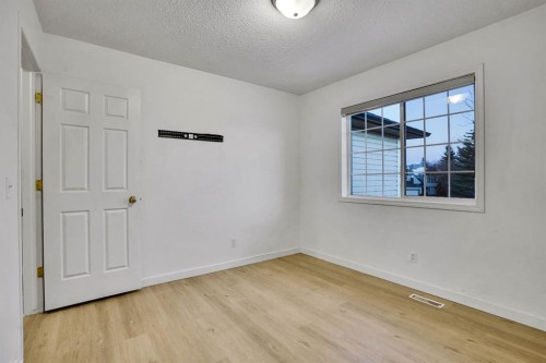 58 Lakeview Bay, Chestermere, AB - Indoor Photo Showing Other Room