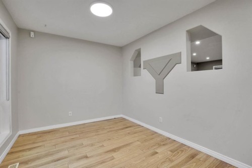 58 Lakeview Bay, Chestermere, AB - Indoor Photo Showing Other Room