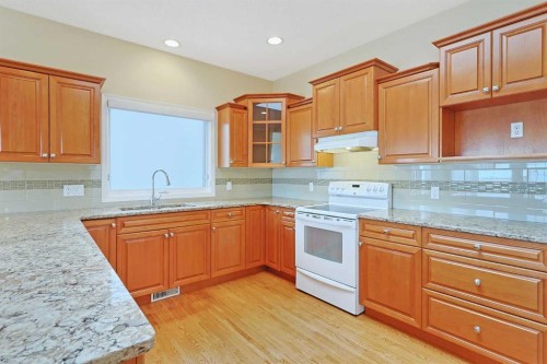 108 Hamptons Heights Nw, Calgary, AB - Indoor Photo Showing Kitchen