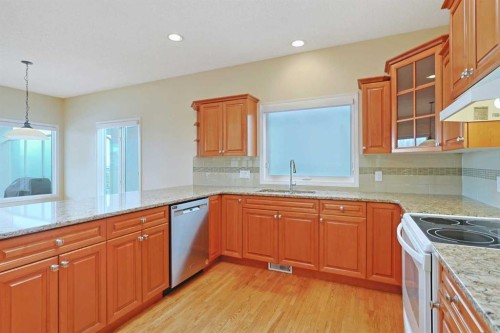 108 Hamptons Heights Nw, Calgary, AB - Indoor Photo Showing Kitchen