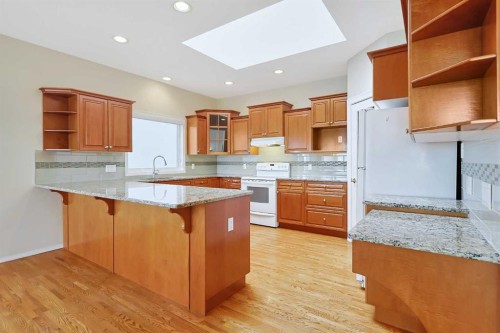 108 Hamptons Heights Nw, Calgary, AB - Indoor Photo Showing Kitchen