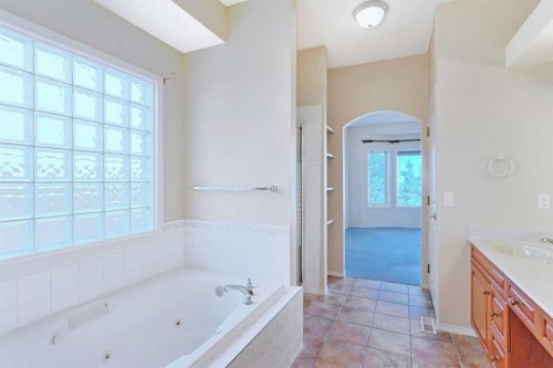 108 Hamptons Heights Nw, Calgary, AB - Indoor Photo Showing Bathroom