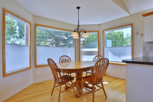 185 Hamptons Square Nw, Calgary, AB - Indoor Photo Showing Dining Room