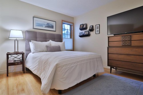 185 Hamptons Square Nw, Calgary, AB - Indoor Photo Showing Bedroom