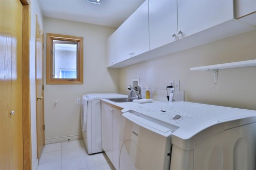 185 Hamptons Square Nw, Calgary, AB - Indoor Photo Showing Laundry Room