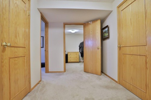 185 Hamptons Square Nw, Calgary, AB - Indoor Photo Showing Other Room