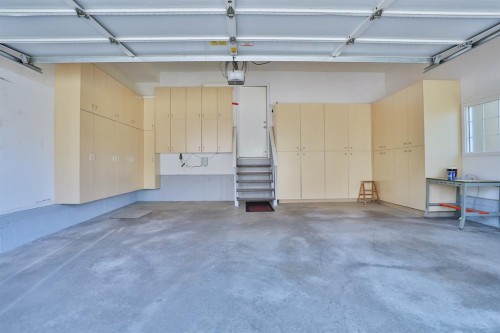 185 Hamptons Square Nw, Calgary, AB - Indoor Photo Showing Garage