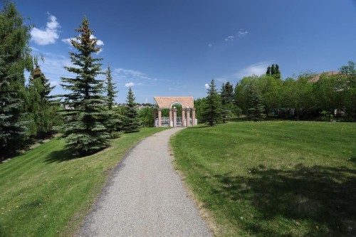 185 Hamptons Square Nw, Calgary, AB - Outdoor