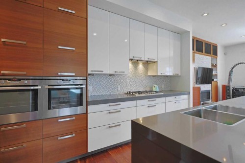 1707 Broadview Road Nw, Calgary, AB - Indoor Photo Showing Kitchen With Double Sink With Upgraded Kitchen