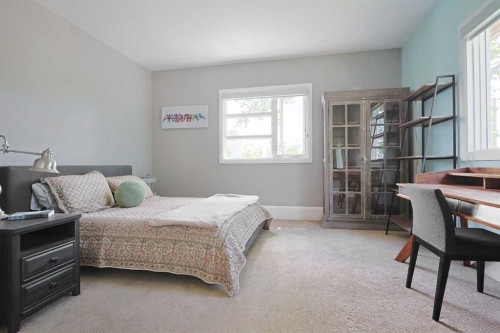 1707 Broadview Road Nw, Calgary, AB - Indoor Photo Showing Bedroom