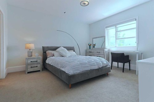 1707 Broadview Road Nw, Calgary, AB - Indoor Photo Showing Bedroom