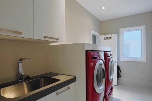 1707 Broadview Road Nw, Calgary, AB - Indoor Photo Showing Laundry Room