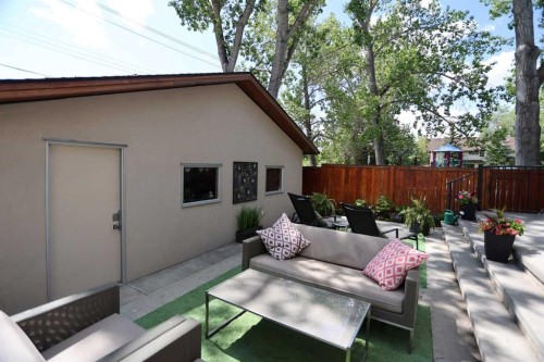 1707 Broadview Road Nw, Calgary, AB - Outdoor With Exterior