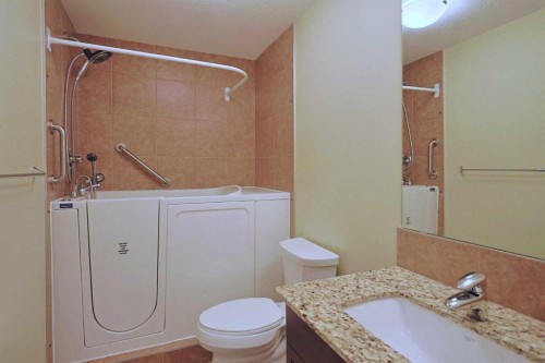 609-16 Varsity Estates Circle Nw, Calgary, AB - Indoor Photo Showing Bathroom