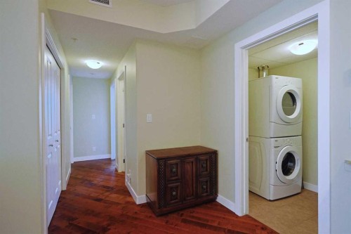 609-16 Varsity Estates Circle Nw, Calgary, AB - Indoor Photo Showing Laundry Room