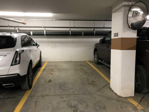 609-16 Varsity Estates Circle Nw, Calgary, AB - Indoor Photo Showing Garage